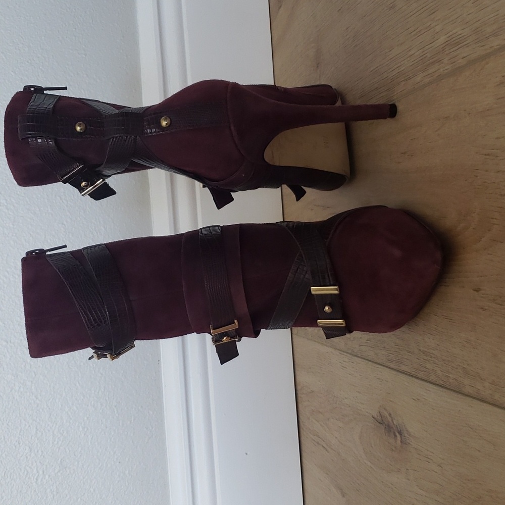 GUESS ankle bootie (boots). Like new! - Picture 3 of 12